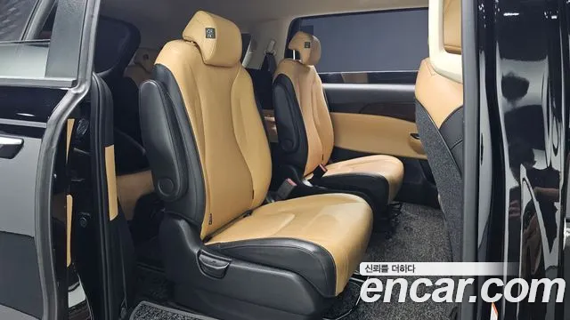 Kia Carnival Generation 4 — Фото автомобиля 11