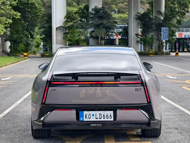 Xpeng P7 — Фото автомобиля 15