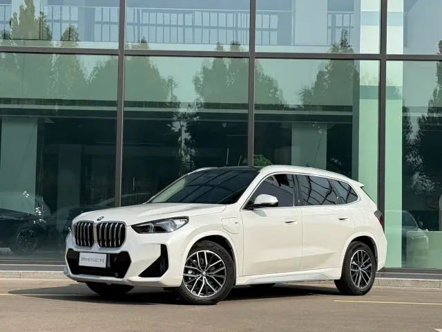 Фотография автомобиля — BMW iX1
