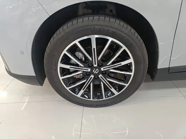 Leapmotor B10 — Фото автомобиля 22