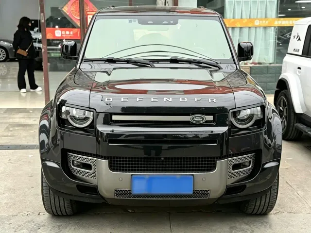 Land Rover Defender — Фото автомобиля 2