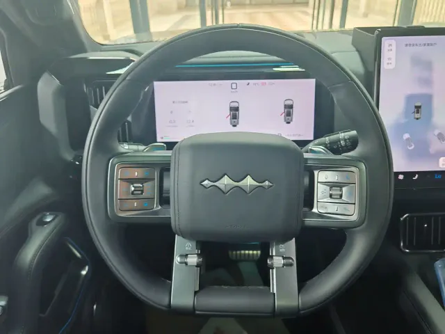 BYD FangChengBao Leopard 8 — Фото автомобиля 10