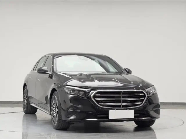 Mercedes-Benz E-Class — Фото автомобиля 3