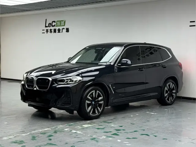 Фотография автомобиля — BMW iX3