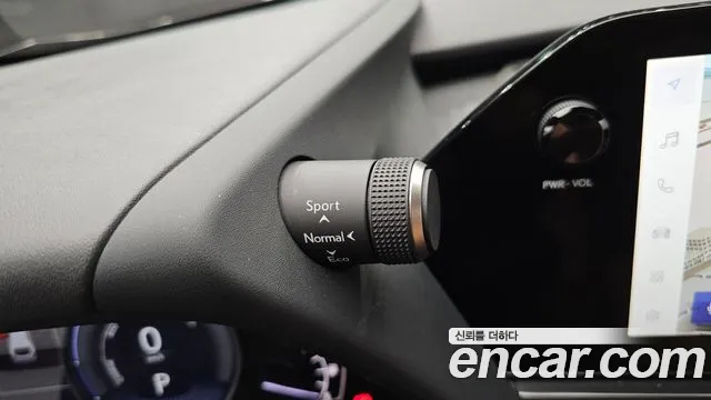 Lexus UX — Фото автомобиля 26