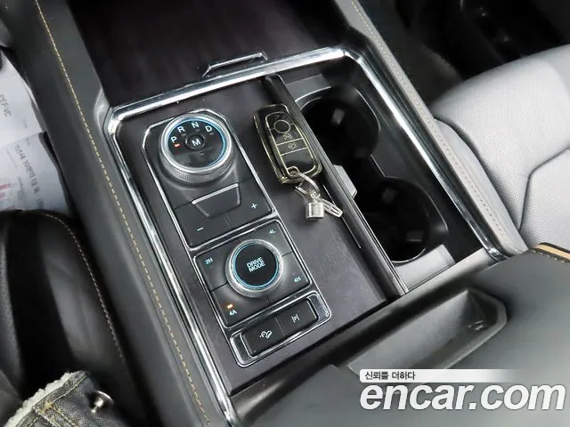 Ford Expedition — Фото автомобиля 9