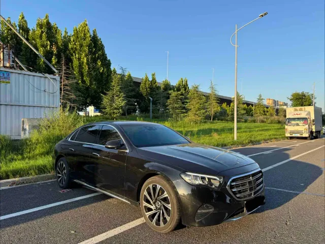 Mercedes-Benz E-Class — Фото автомобиля 3