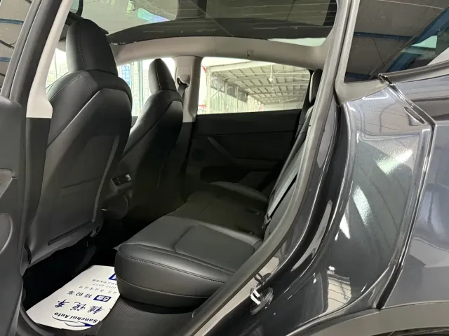 Tesla Model Y — Фото автомобиля 6