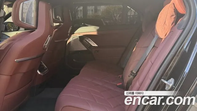 BMW 7 Series G70 — Фото автомобиля 10