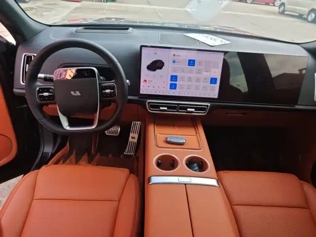 Li Auto L8 — Фото автомобиля 9