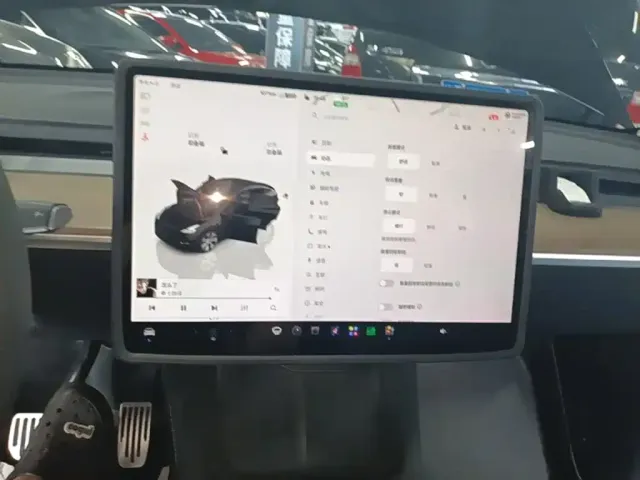 Tesla Model Y — Фото автомобиля 8