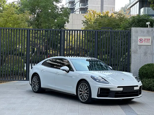 Porsche Panamera — Фото автомобиля 3