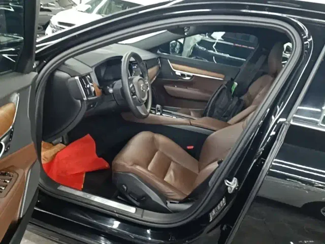 Volvo S90 — Фото автомобиля 15