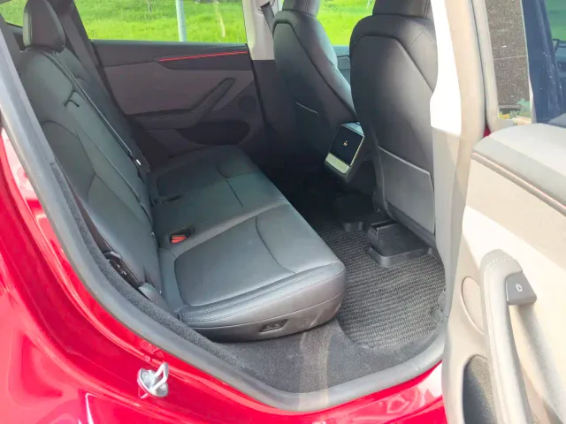 Tesla Model Y — Фото автомобиля 10