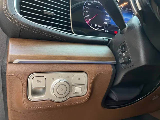 Mercedes-Benz GLS-Class — Фото автомобиля 29