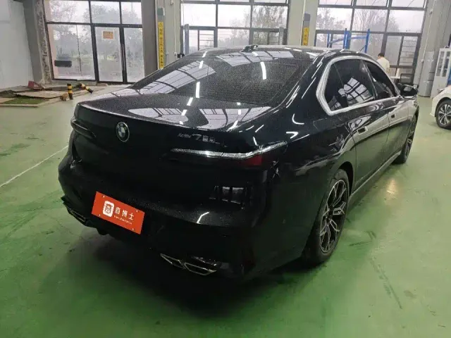BMW 7 Series — Фото автомобиля 3