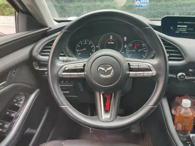 Mazda Axela — Фото автомобиля 15