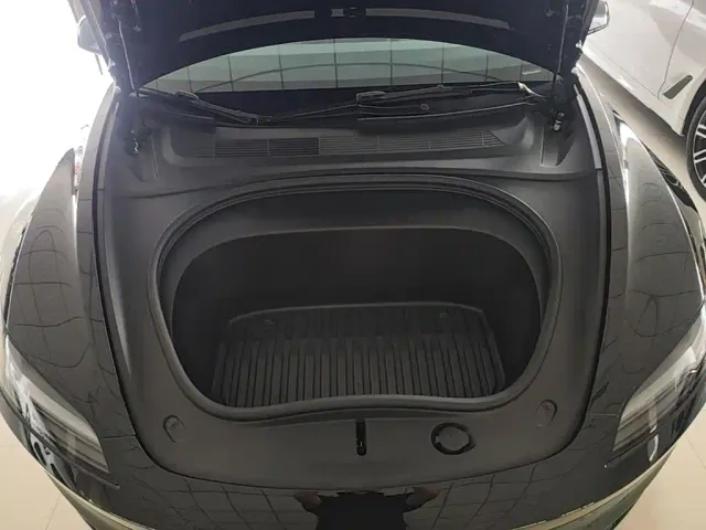 Tesla Model 3 — Фото автомобиля 19