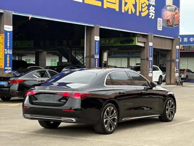 Mercedes-Benz E-Class — Фото автомобиля 21