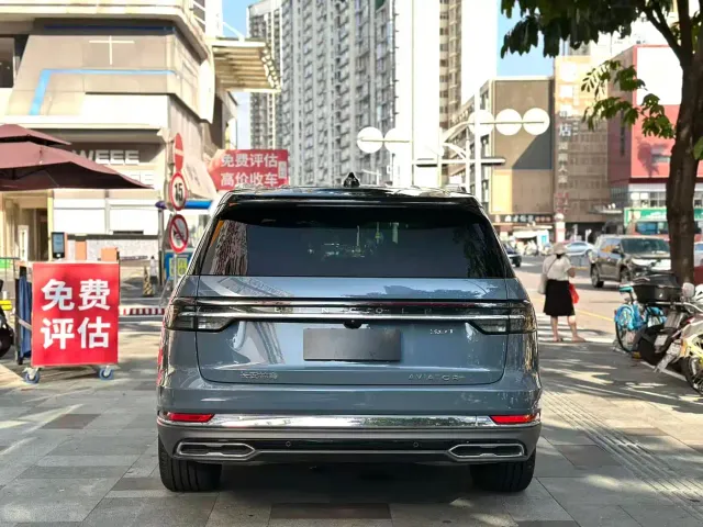 Lincoln Aviator — Фото автомобиля 9
