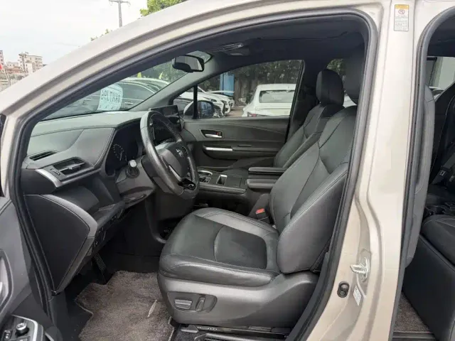 Toyota Sienna — Фото автомобиля 7