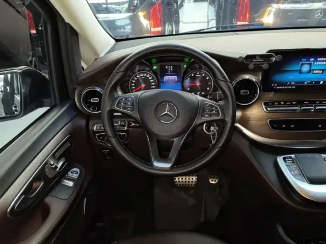 Mercedes-Benz V-Class — Фото автомобиля 10