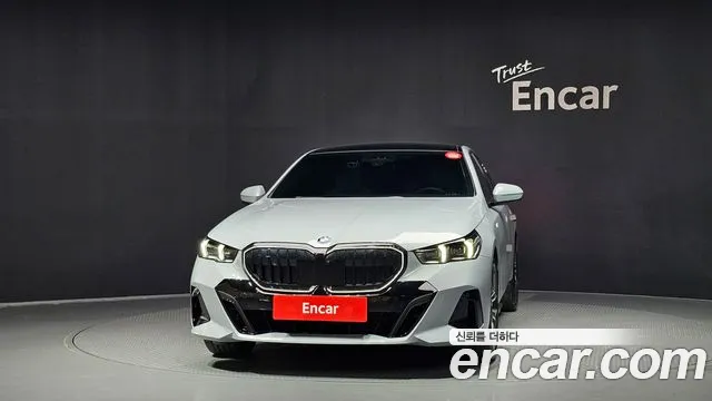 BMW 5 Series G60 — Фото автомобиля 3