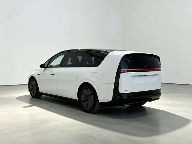 Li Auto MEGA — Фото автомобиля 7