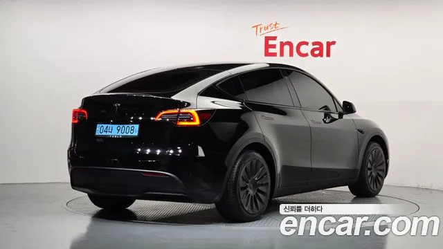 Tesla Model Y — Фото автомобиля 2