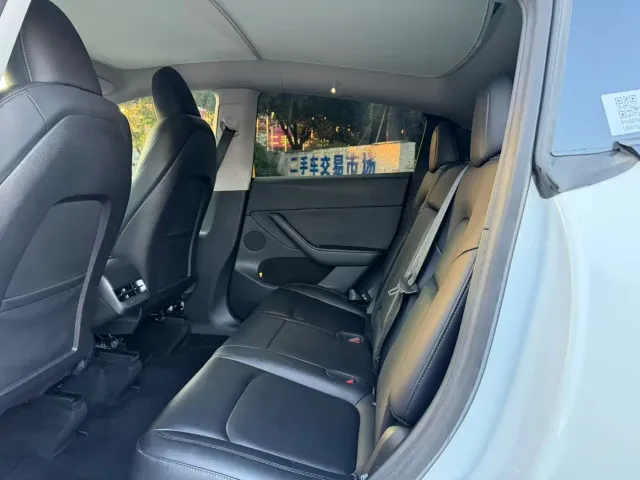 Tesla Model Y — Фото автомобиля 8