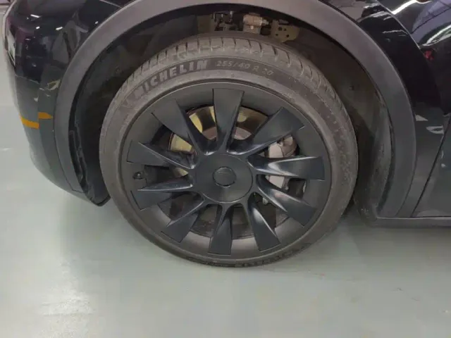Tesla Model Y — Фото автомобиля 22