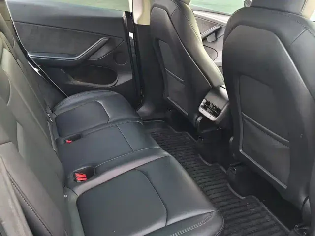 Tesla Model Y — Фото автомобиля 4