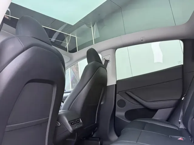 Tesla Model Y — Фото автомобиля 9