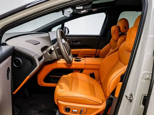 Li Auto i8 — Фото автомобиля 12