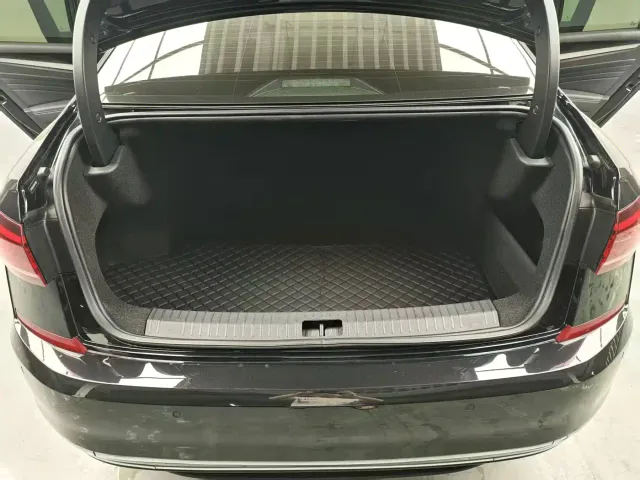 Volkswagen Passat — Фото автомобиля 18
