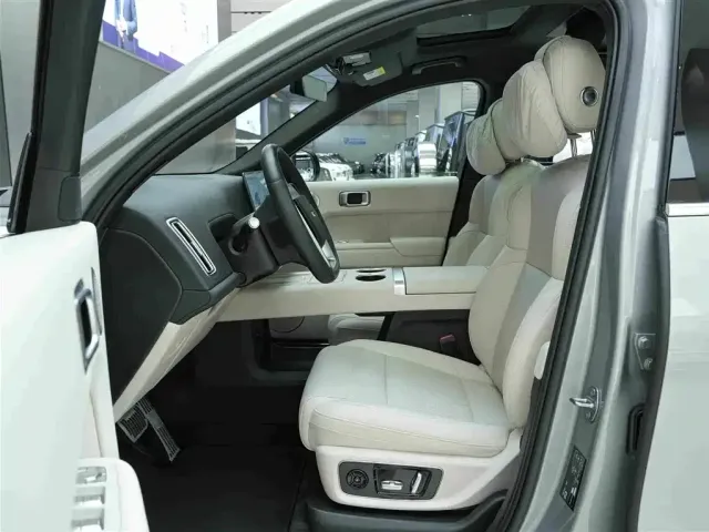 Li Auto L9 — Фото автомобиля 12