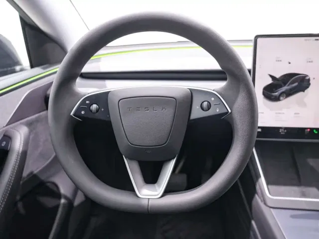 Tesla Model Y — Фото автомобиля 17