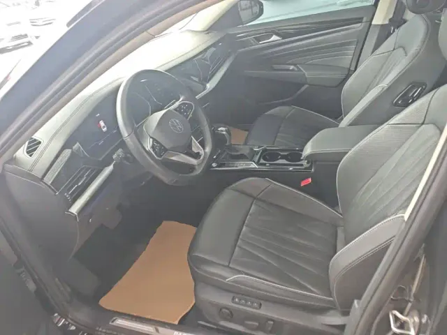 Volkswagen Passat — Фото автомобиля 14