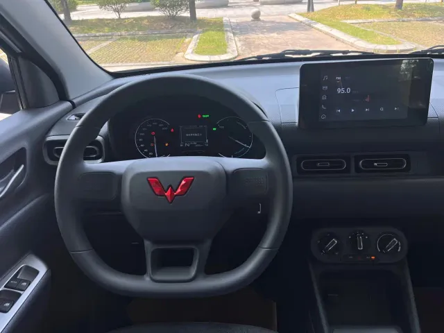 Wuling Hongguang — Фото автомобиля 11