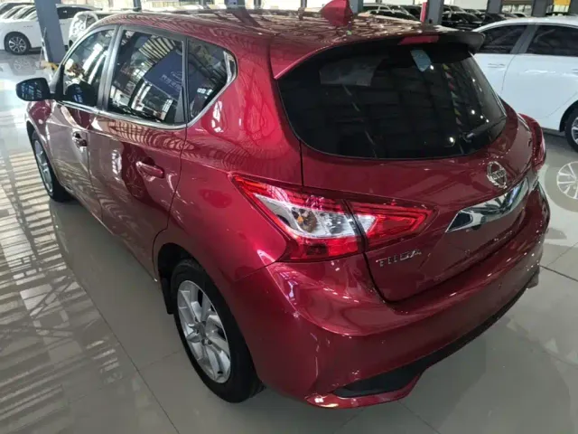Nissan Tiida — Фото автомобиля 4
