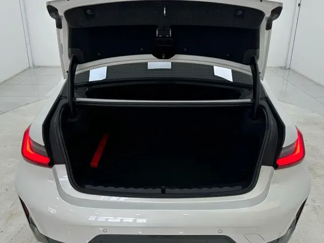 BMW 3 Series — Фото автомобиля 16