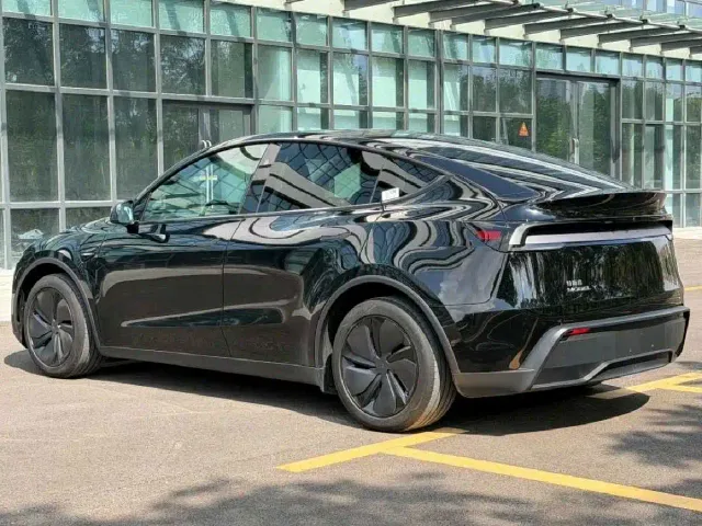 Tesla Model Y — Фото автомобиля 6