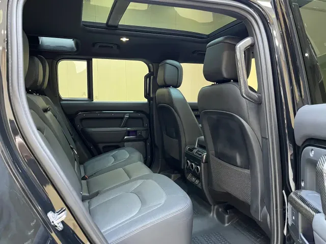 Land Rover Defender — Фото автомобиля 15