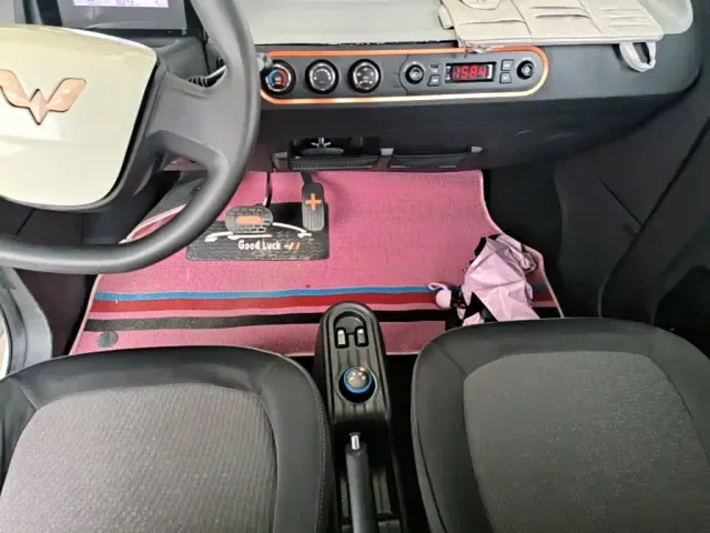 Wuling Hongguang Mini EV — Фото автомобиля 12
