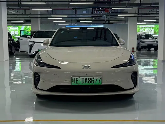 IM Motors L6 — Фото автомобиля 2