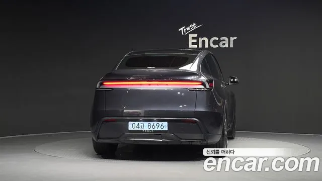 Tesla Model Y — Фото автомобиля 4