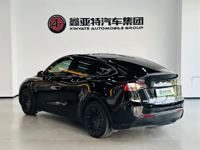 Tesla Model Y — Фото автомобиля 4
