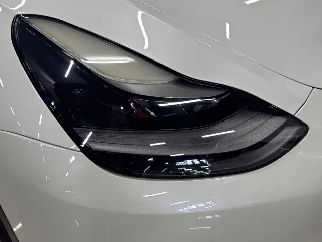 Tesla Model Y — Фото автомобиля 14