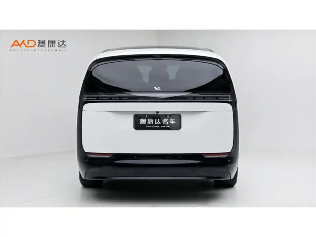 Li Auto MEGA — Фото автомобиля 4