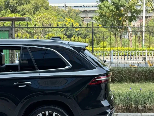 Geely Xingyue L — Фото автомобиля 4